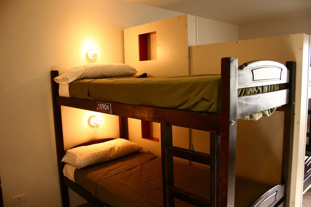 Shared Dormitory, Mixed Dorm, Shared Bathroom (12 people)