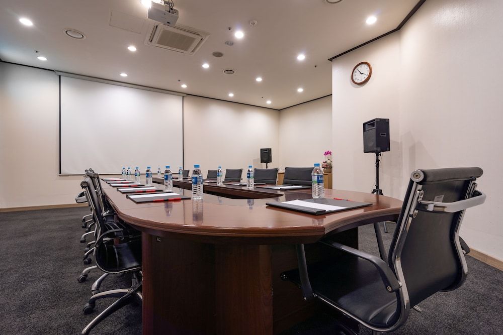 undefined Ramada By Wyndham Seoul Dongdaemun 9