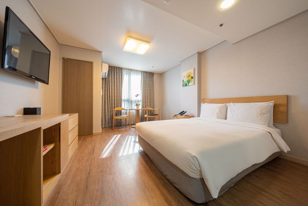 undefined Ramada By Wyndham Seoul Dongdaemun 3