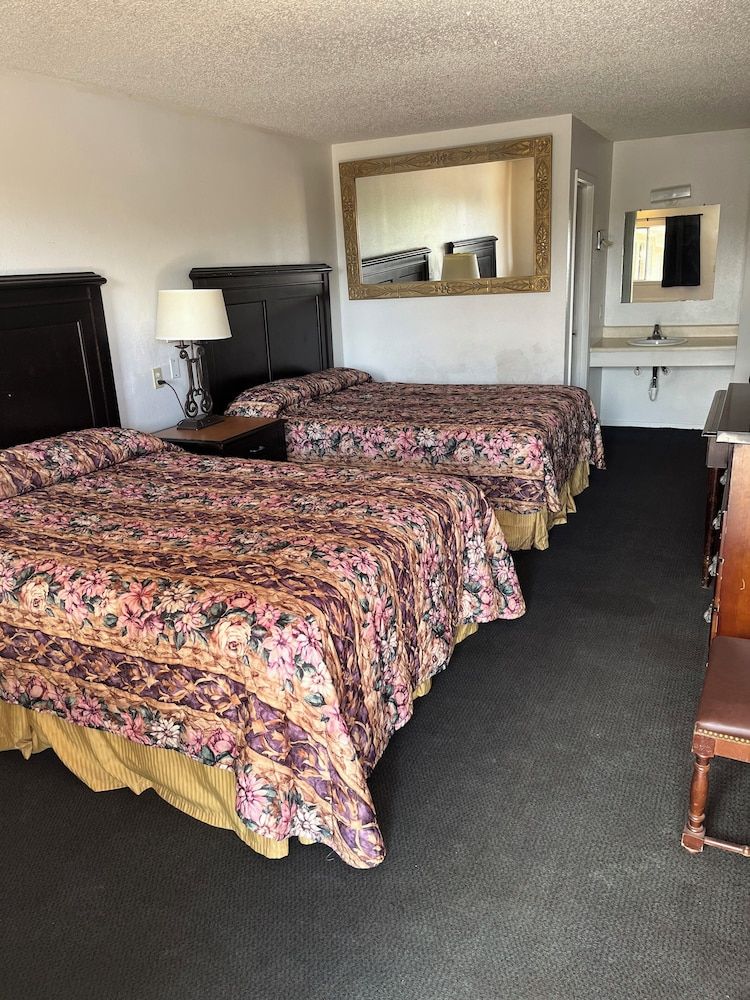 Double Room, 2 Queen Beds, Non Smoking, Refrigerator & Microwave
