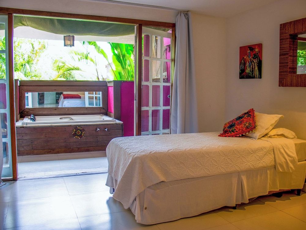 Superior Triple Room, Bathtub