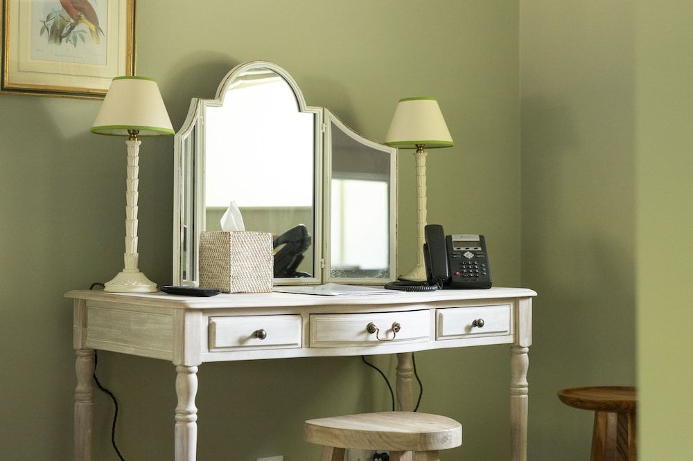 The Barnsdale, Rutland Heritage Room 12