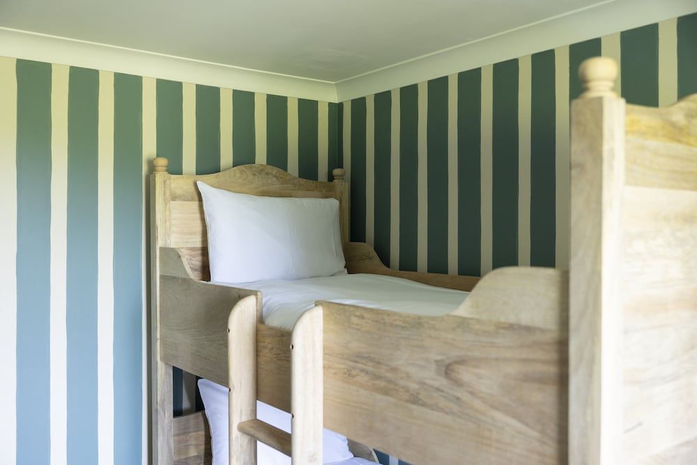 The Barnsdale, Rutland Family Room 5