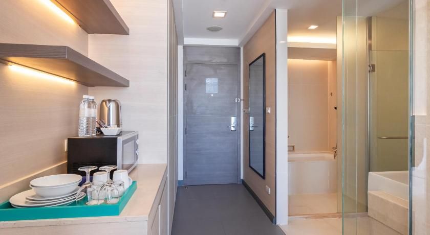 Jasmine Resort Hotel Bangkok BTS Phrakhanong Deluxe City View 6