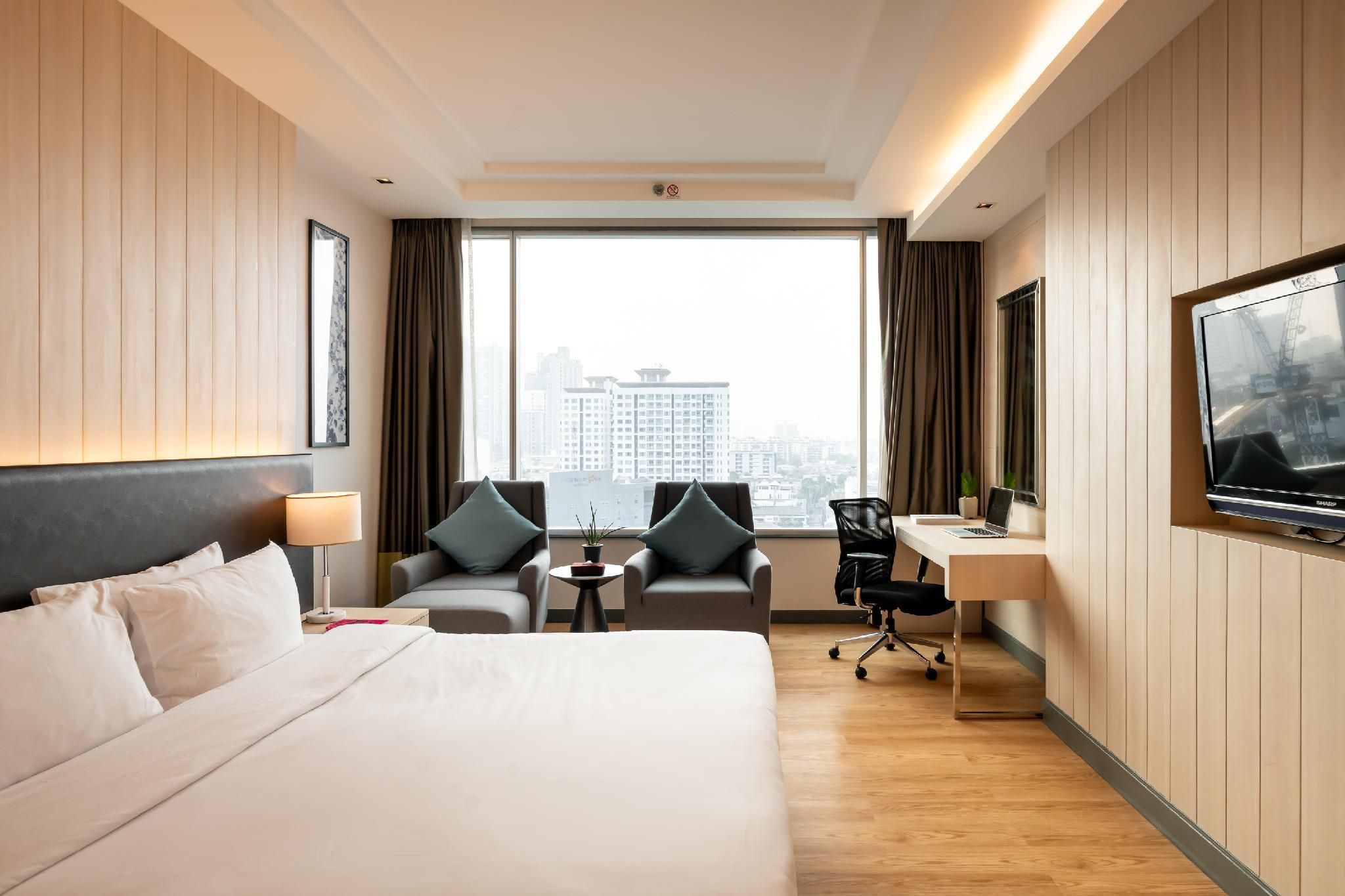 Jasmine Resort Hotel Bangkok BTS Phrakhanong Deluxe City View 4