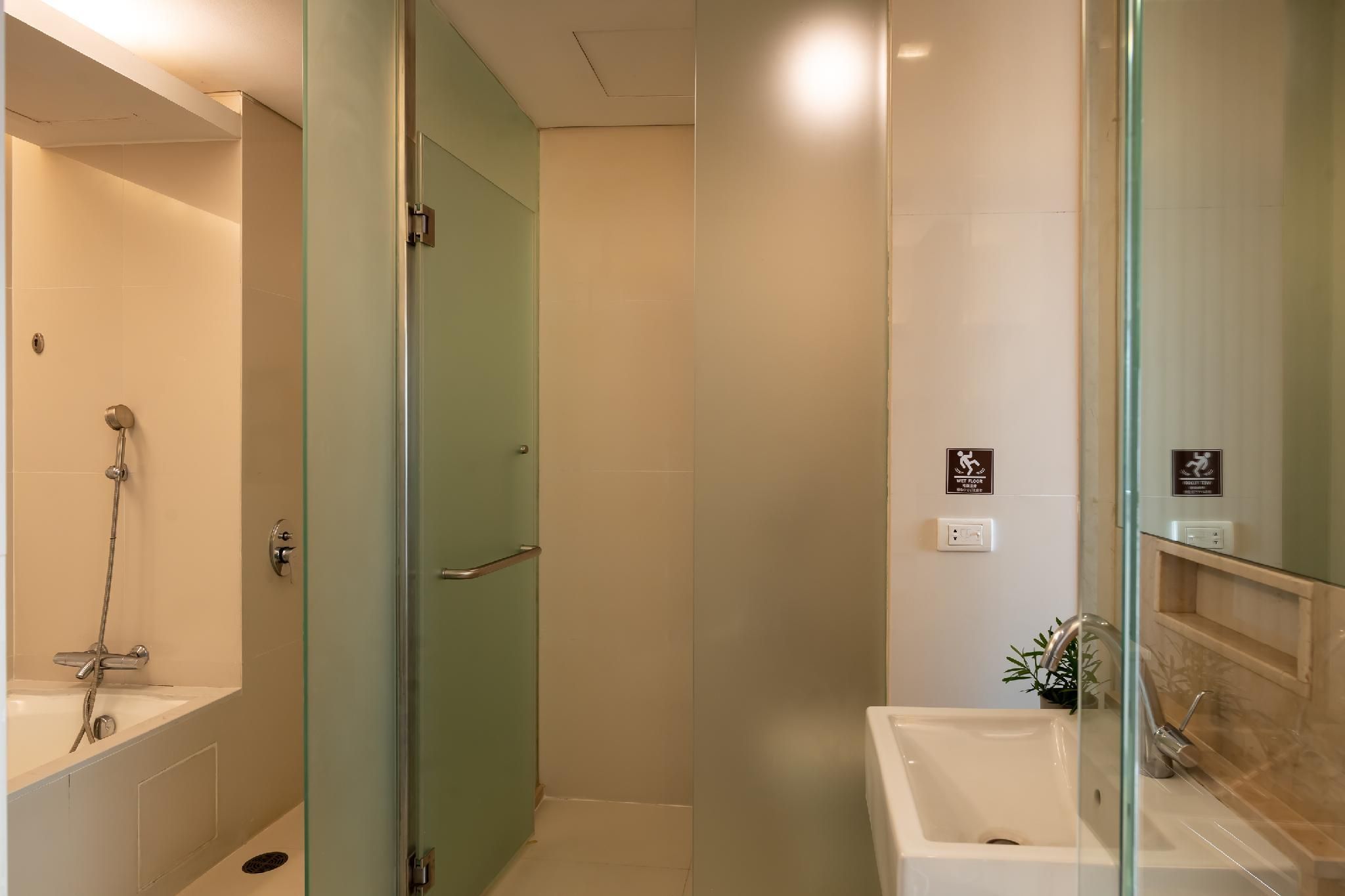 Jasmine Resort Hotel Bangkok BTS Phrakhanong Deluxe City View 9