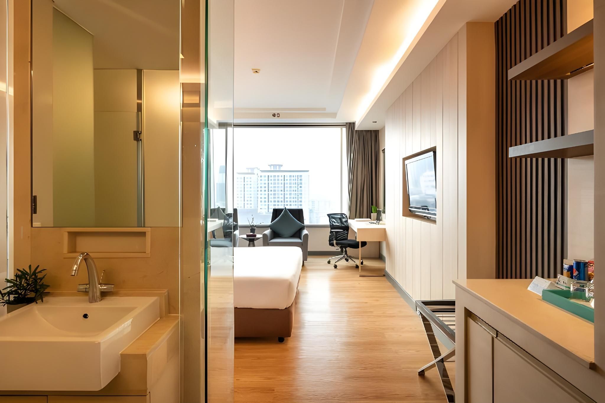 Jasmine Resort Hotel Bangkok BTS Phrakhanong Deluxe City View 12