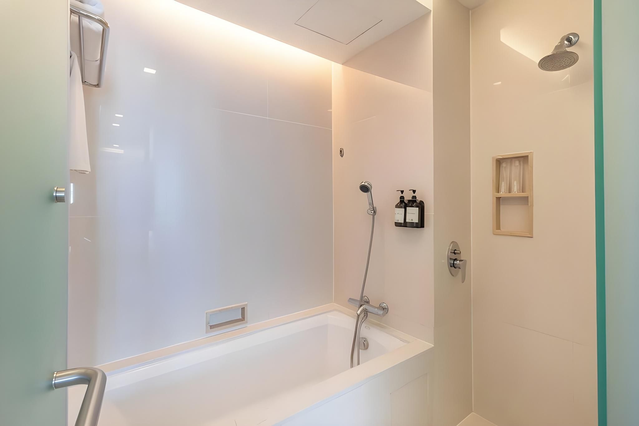 Jasmine Resort Hotel Bangkok BTS Phrakhanong Deluxe City View 11
