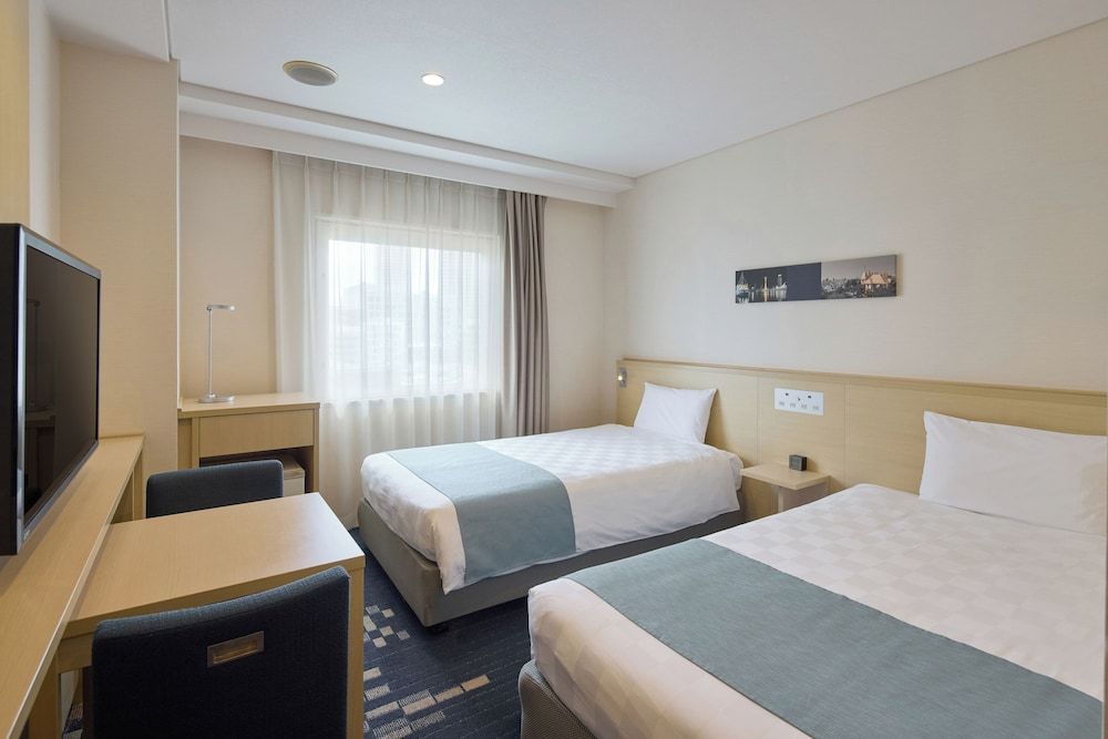 Twin Room, Smoking