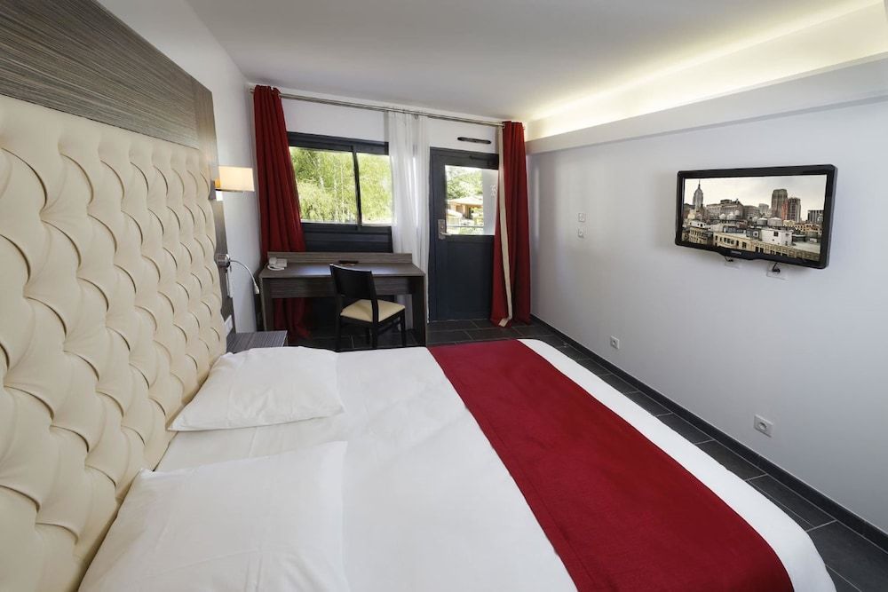 Hotel du Lac Foix Superior Double Room, 1 Double Bed, Terrace, Garden View 3