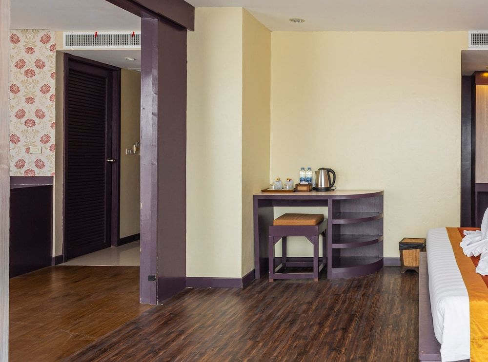 Malin Patong Hotel Family Room 11