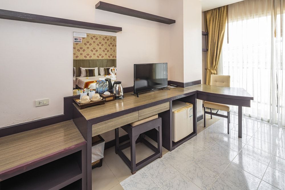 Malin Patong Hotel Superior Room 5