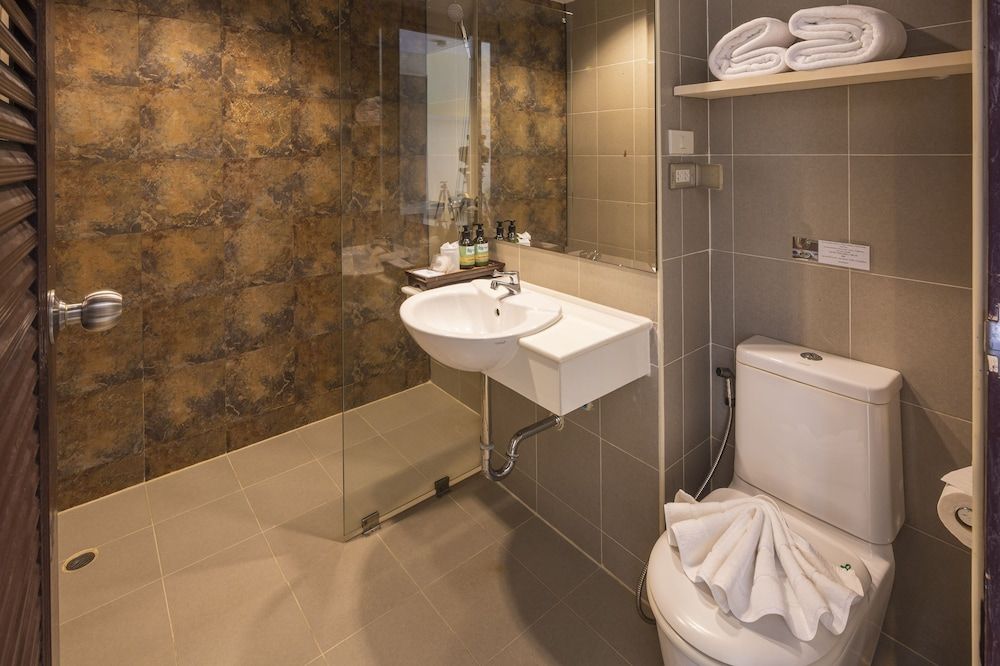 Malin Patong Hotel Superior Room 4