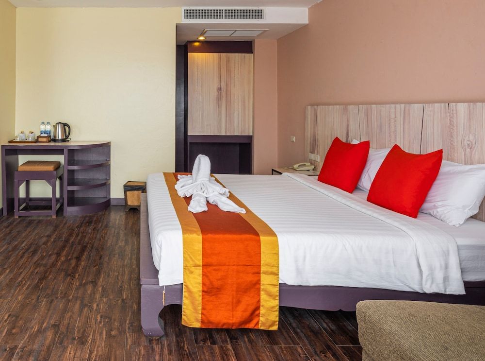 Malin Patong Hotel Family Room 4