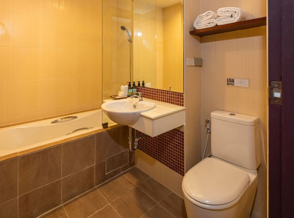 Malin Patong Hotel Family Room 8