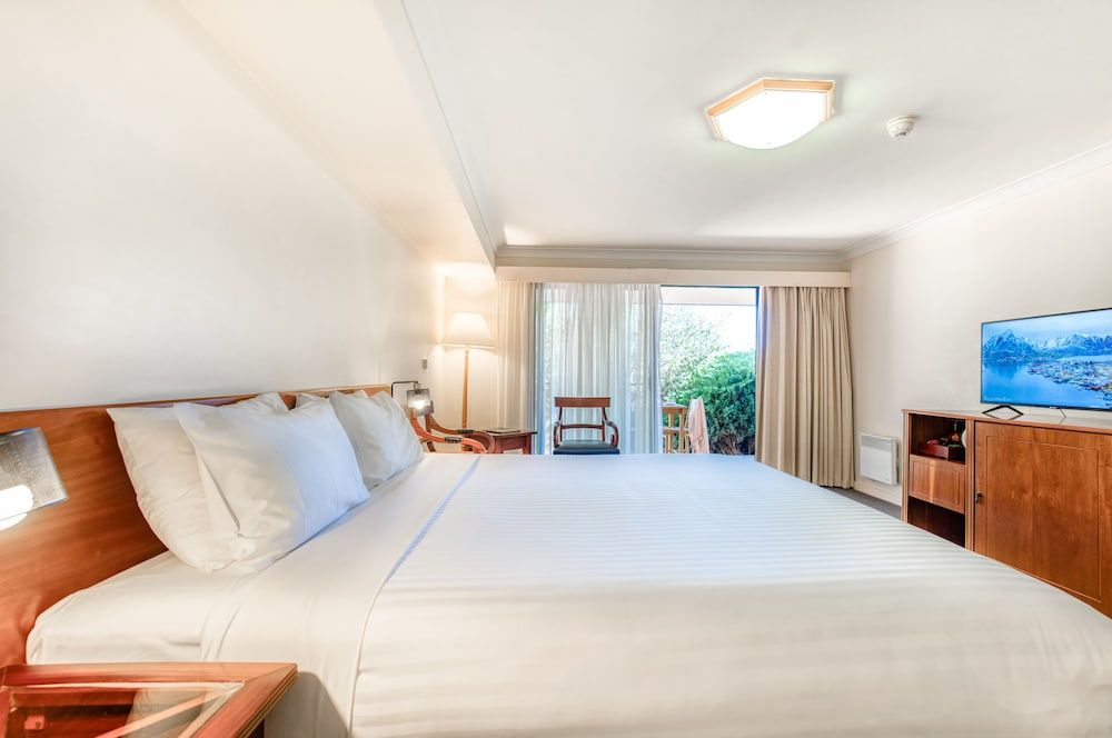 Panorama Hotel St Helens Garden View King Room 3