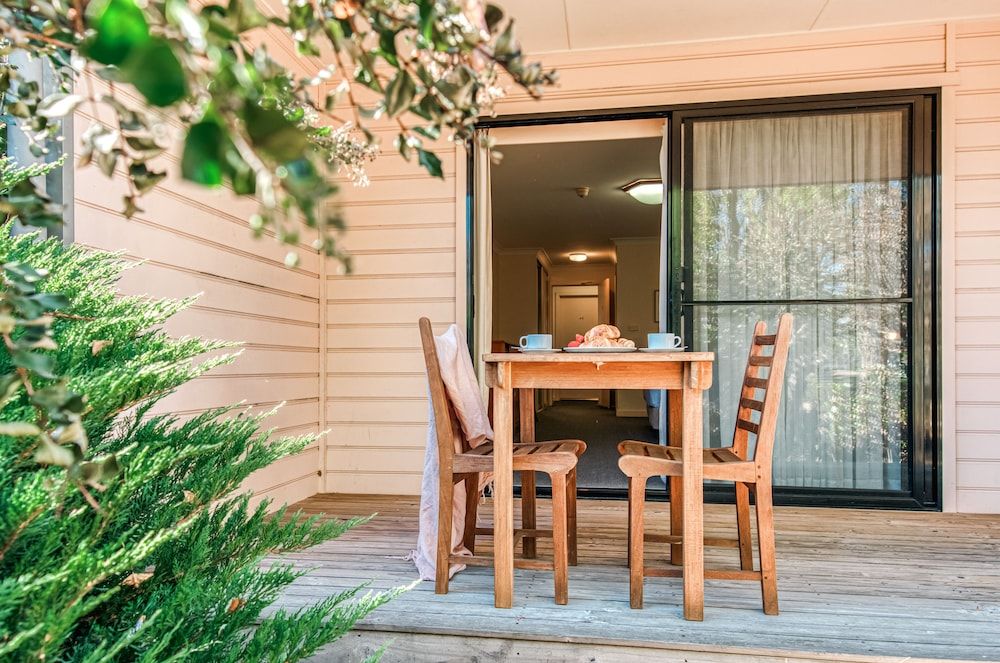 Panorama Hotel St Helens Garden View King Room 4