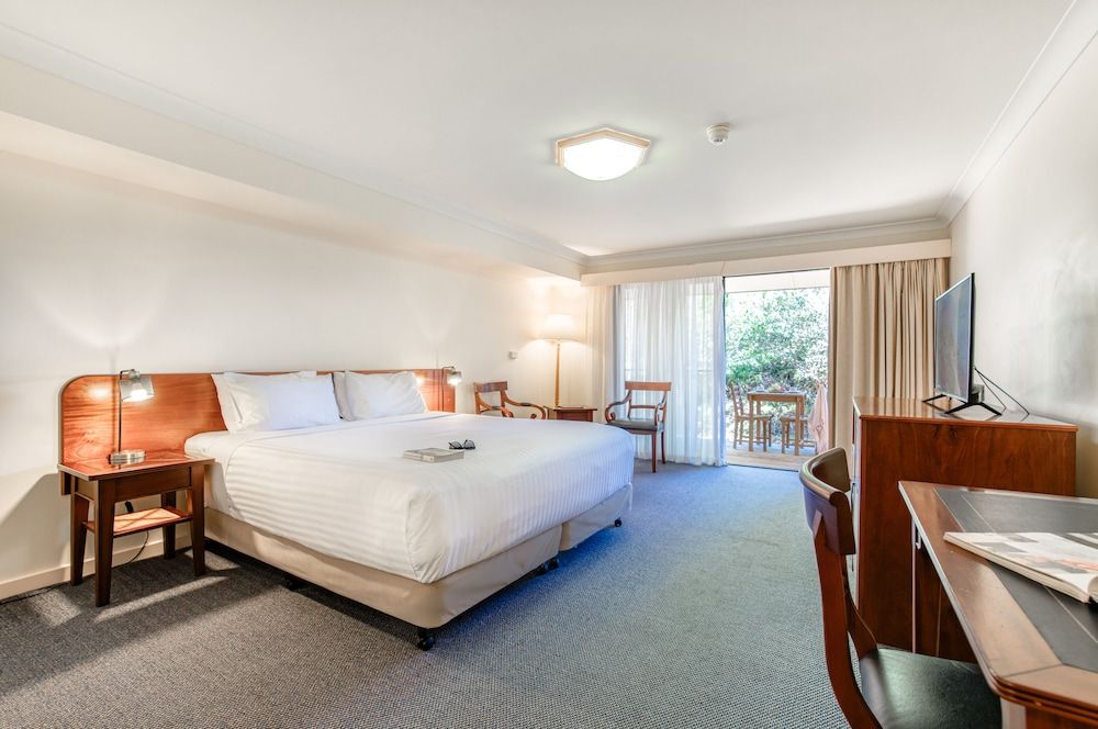 Panorama Hotel St Helens Garden View King Room 2