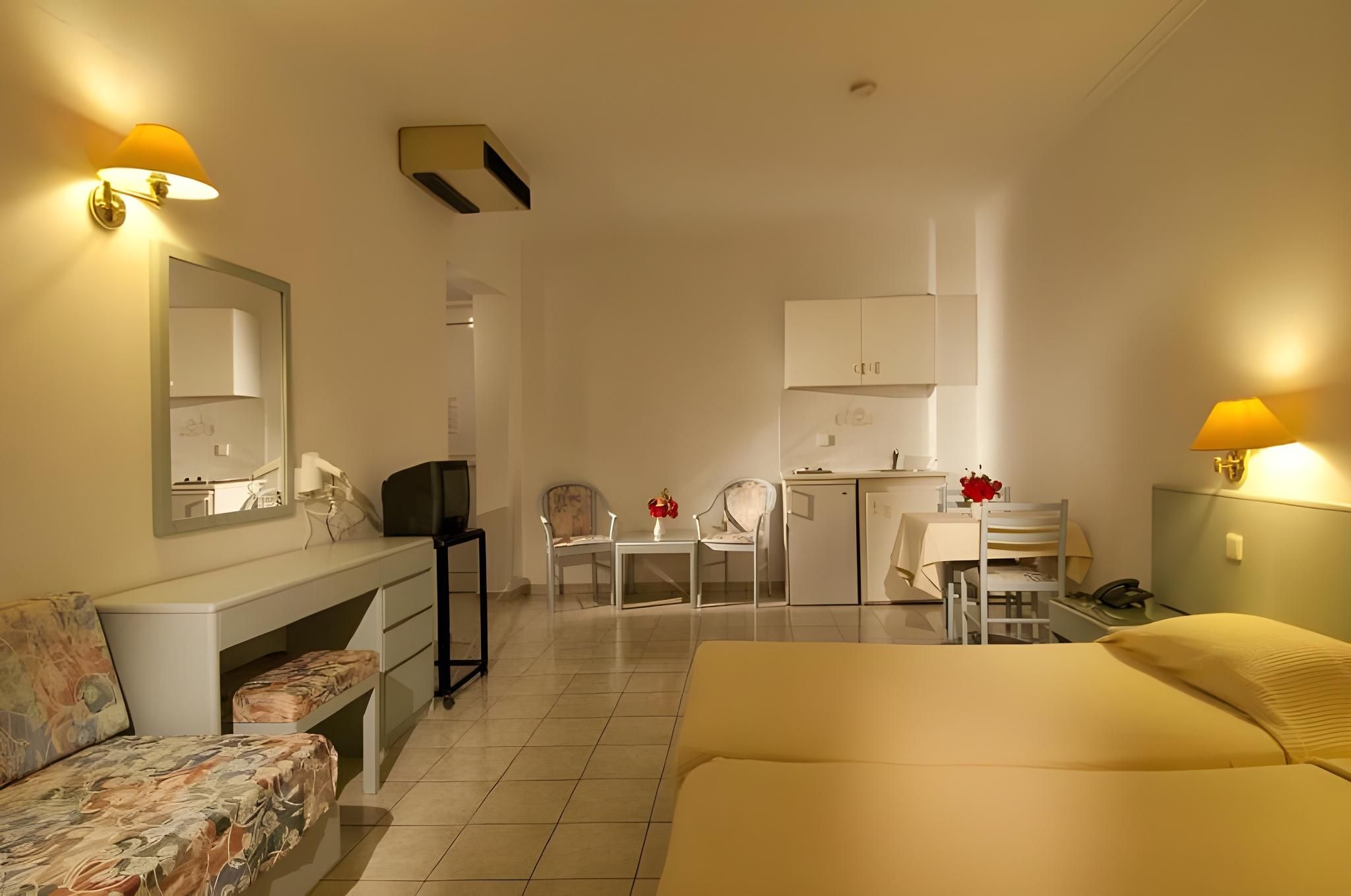 Studio (2 Adults)