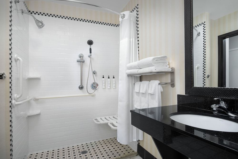 Suite, 1 King Bed with Sofa bed (Mobility/Hearing Access, Roll-In Shwr)