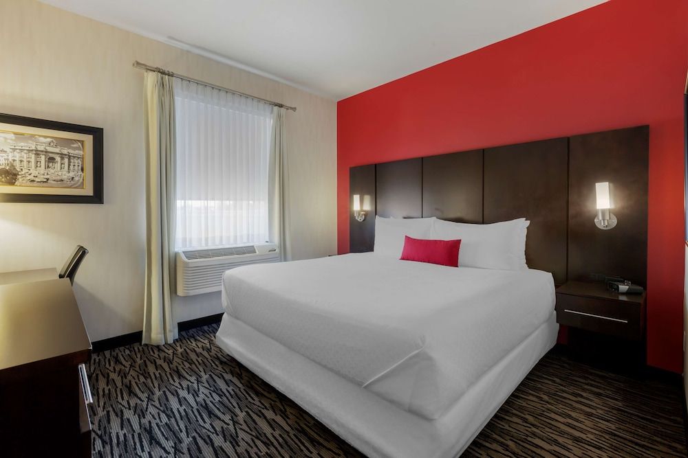 Suite, 1 King Bed, Non Smoking