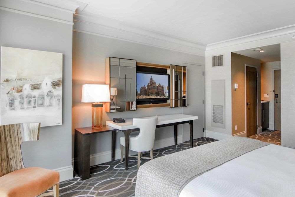 Deluxe Room, 1 King Bed