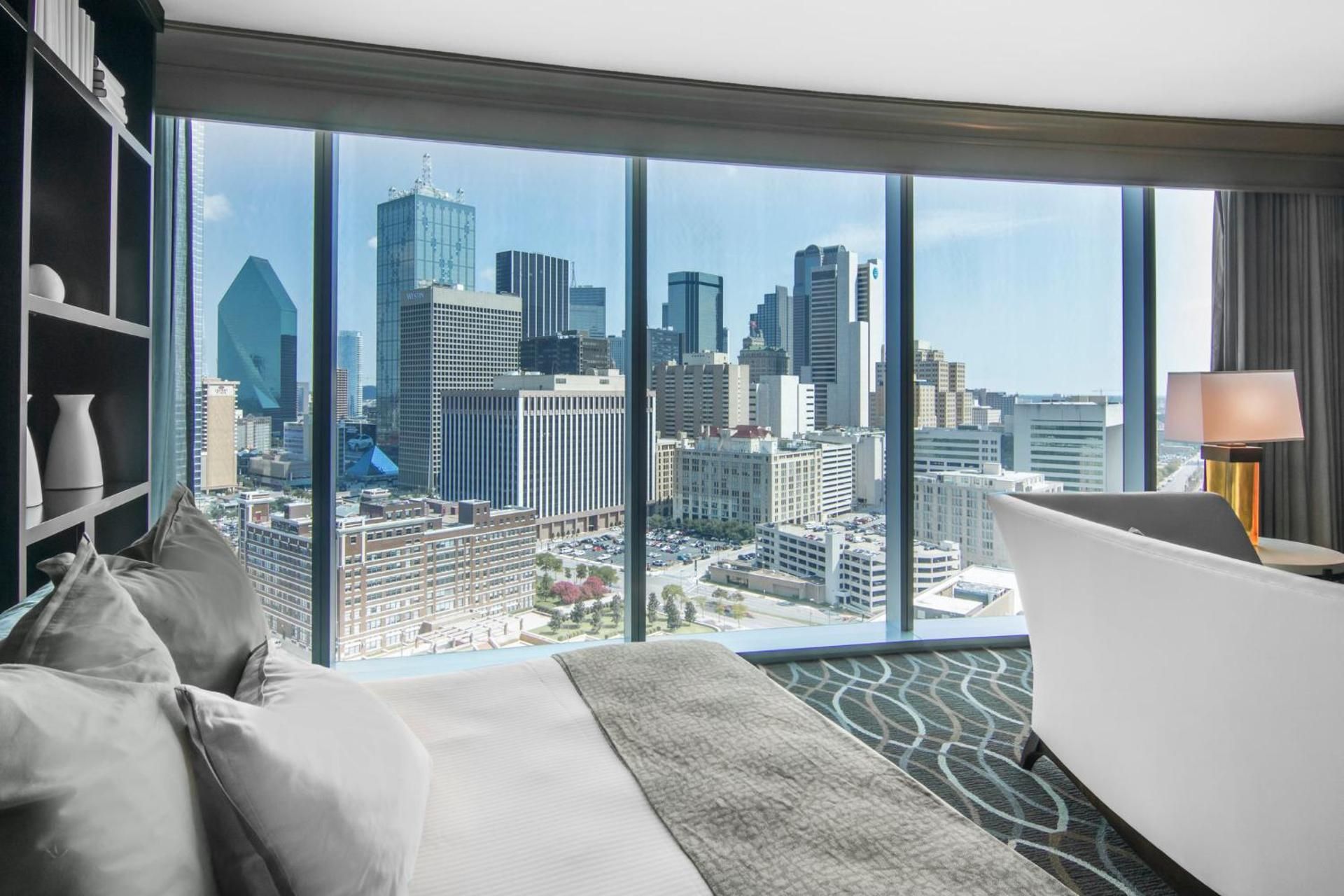Premier Executive King Suite with Roll-In Shower - Disability Access