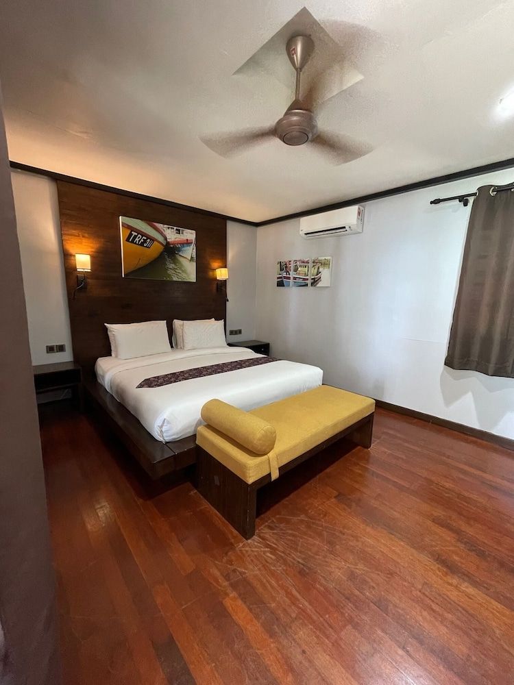 Premier Beachfront Twin Room
