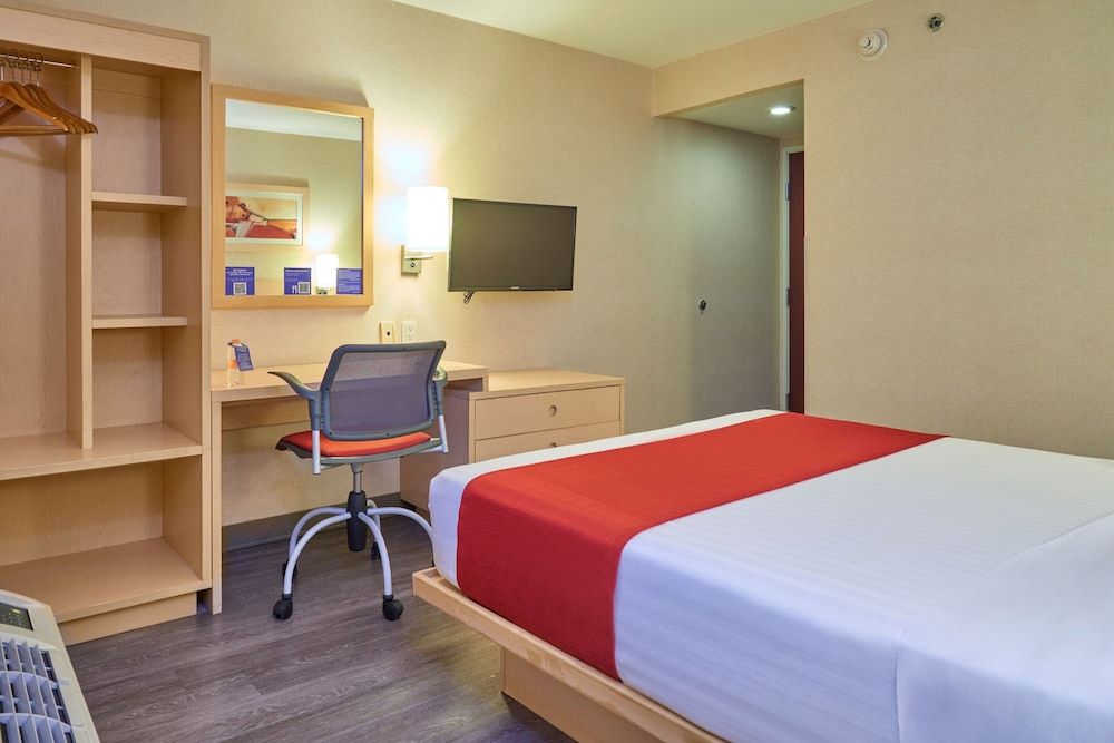 City Express by Marriott Torreón Room, 1 Queen Bed 3