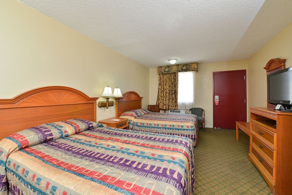 LaPlace Motel Room, 2 Double Beds, Kitchenette 3