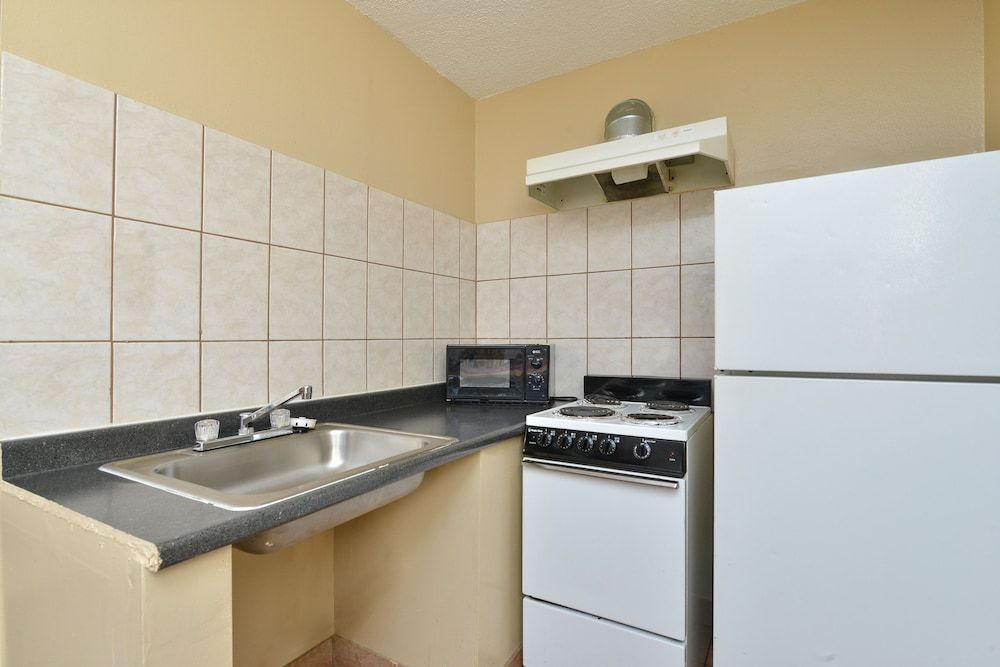 LaPlace Motel Room, 1 King Bed, Kitchenette 2