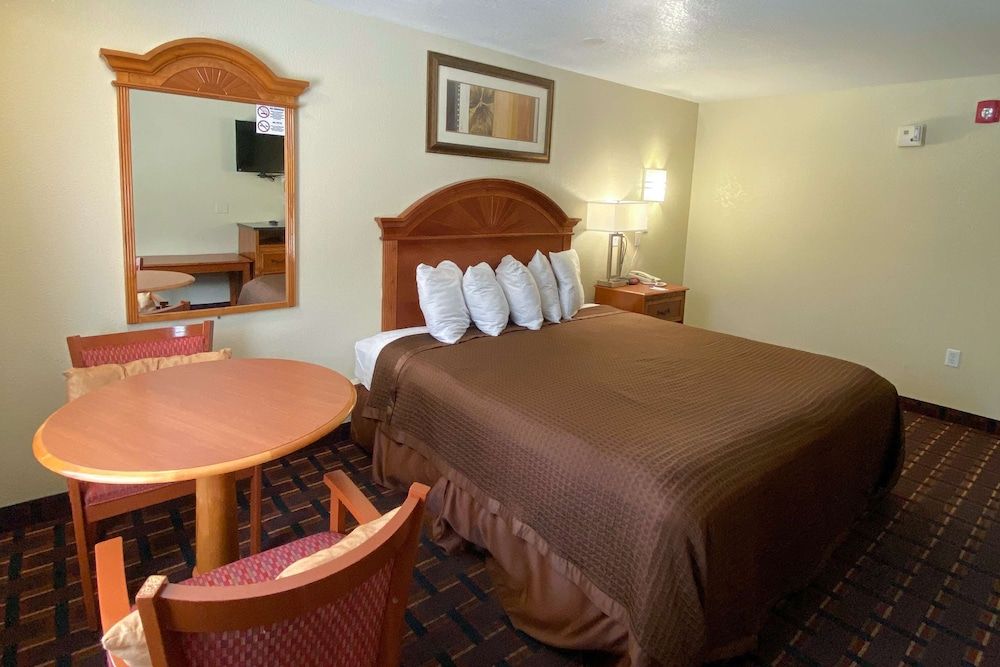 Knights Inn Punta Gorda Room, 1 King Bed 5