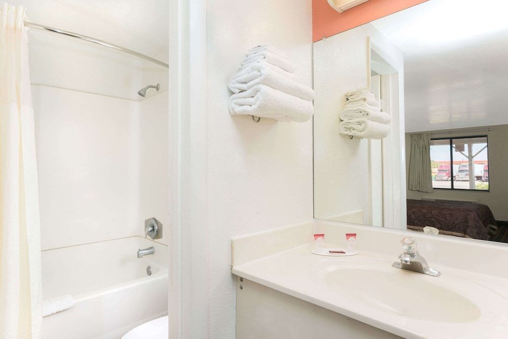 Knights Inn Punta Gorda Room, 1 King Bed 9