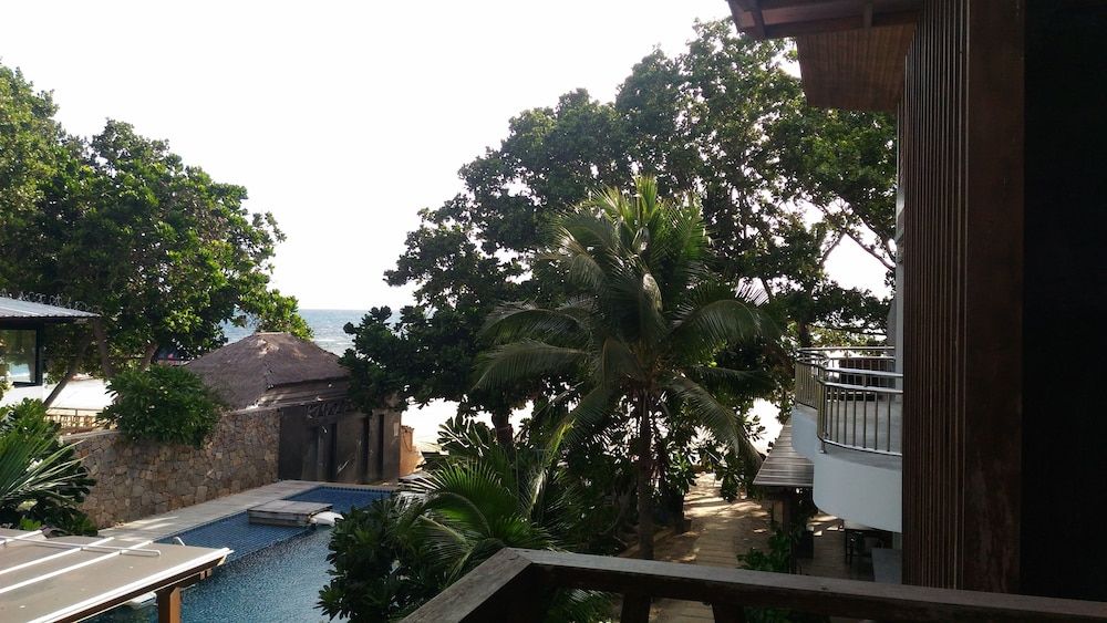 Deluxe Room, Pool View