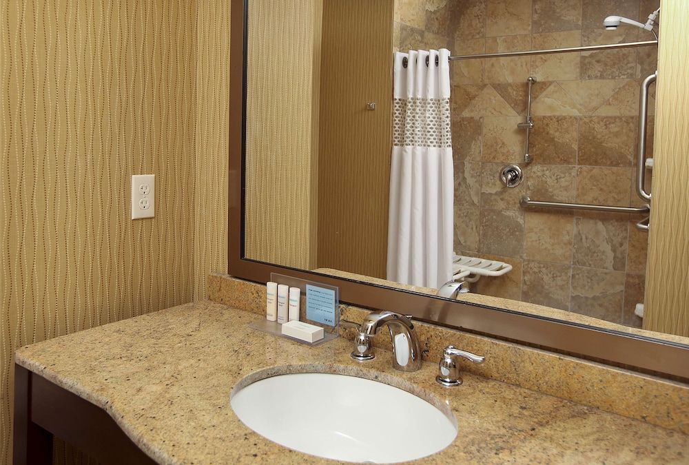 Room, 2 Queen Beds, Accessible, Non Smoking (Bathtub)