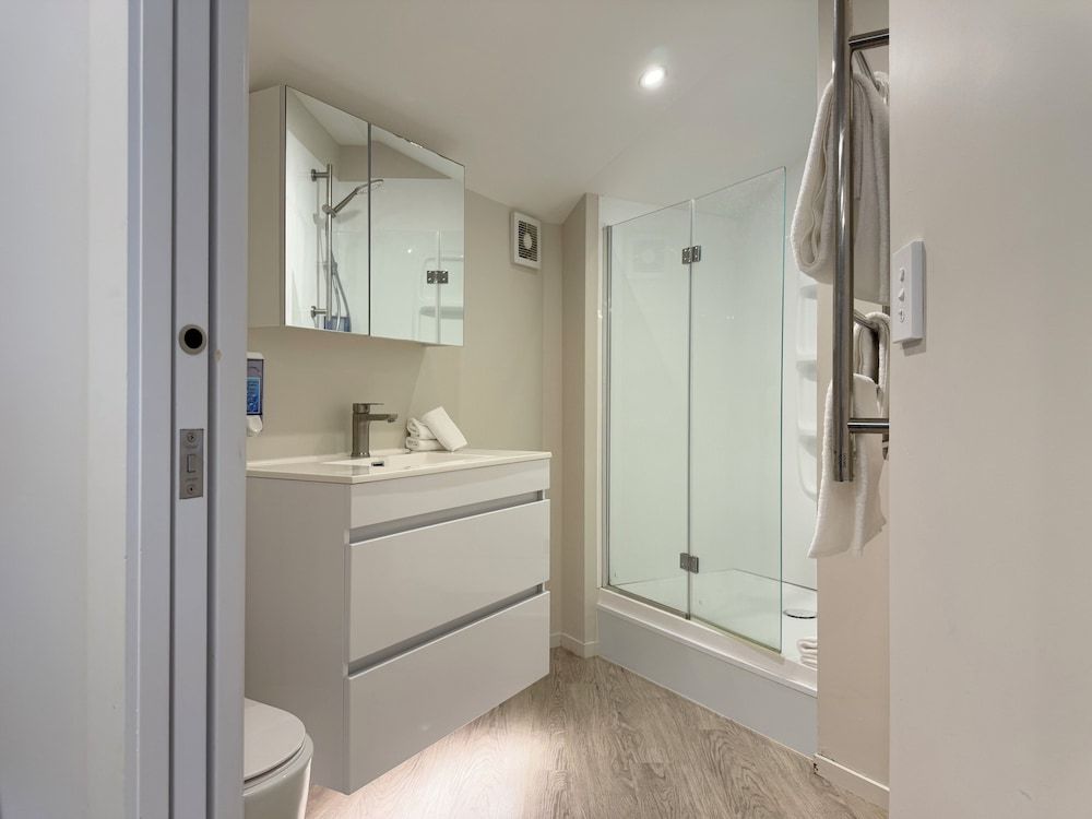 Bluewater Hotel Apartment- Stair access only (Round House) 3