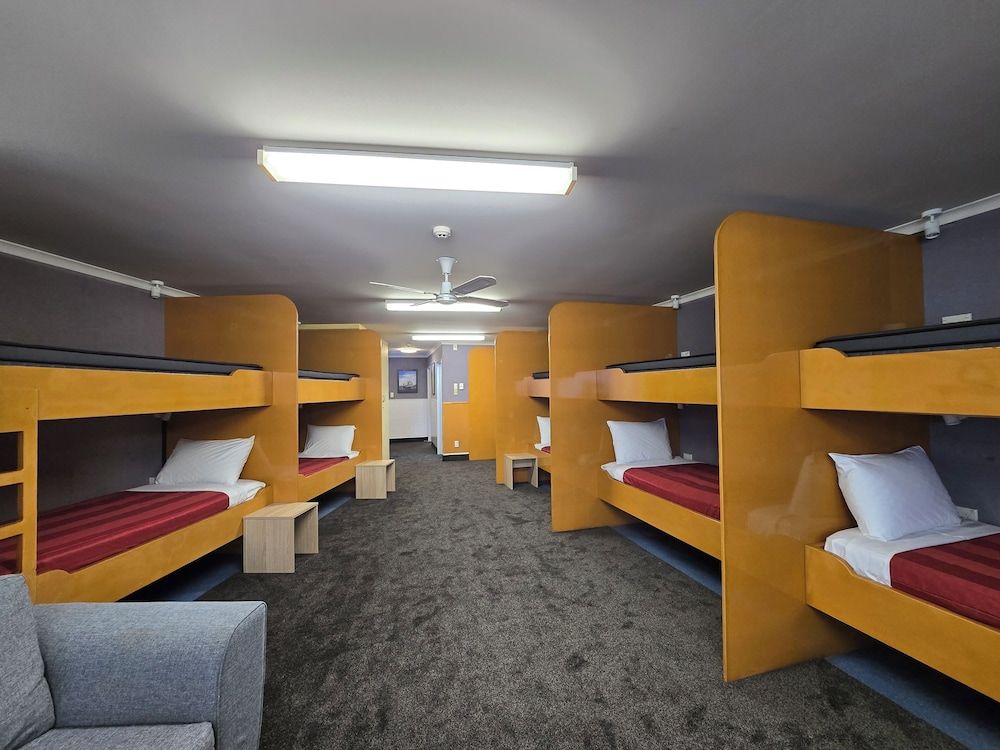 12-Bed Lodge