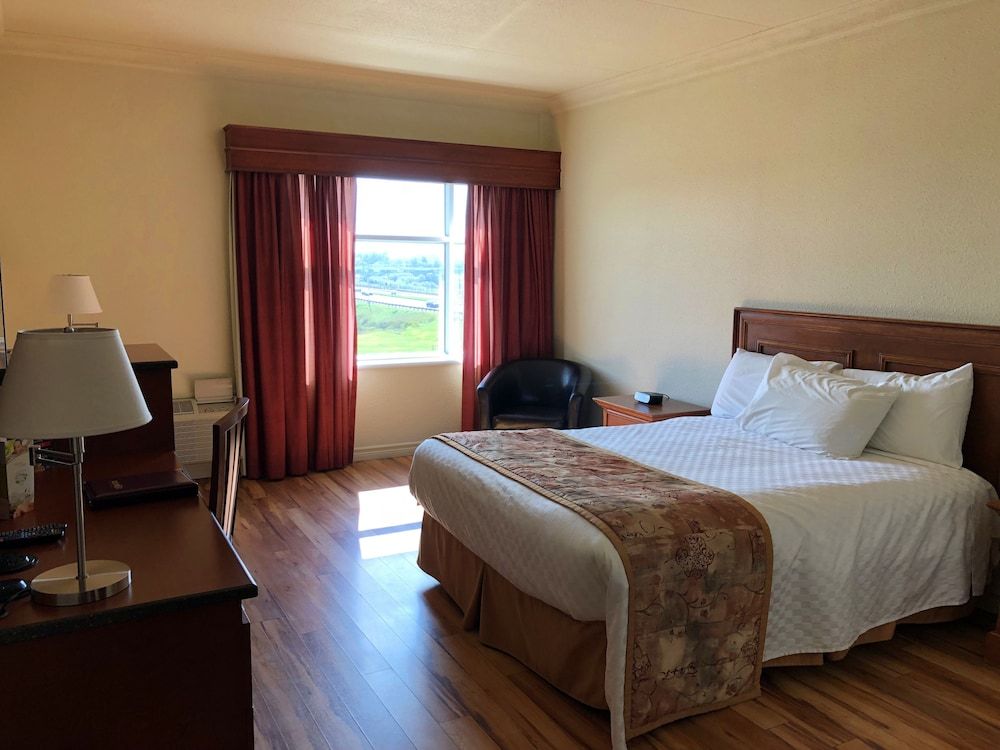 Standard Room, 1 Queen Bed