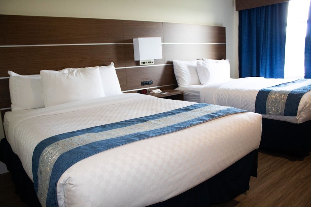 Hotel L'Oie des neiges Comfort Room, 2 Queen Beds, Pool View 2