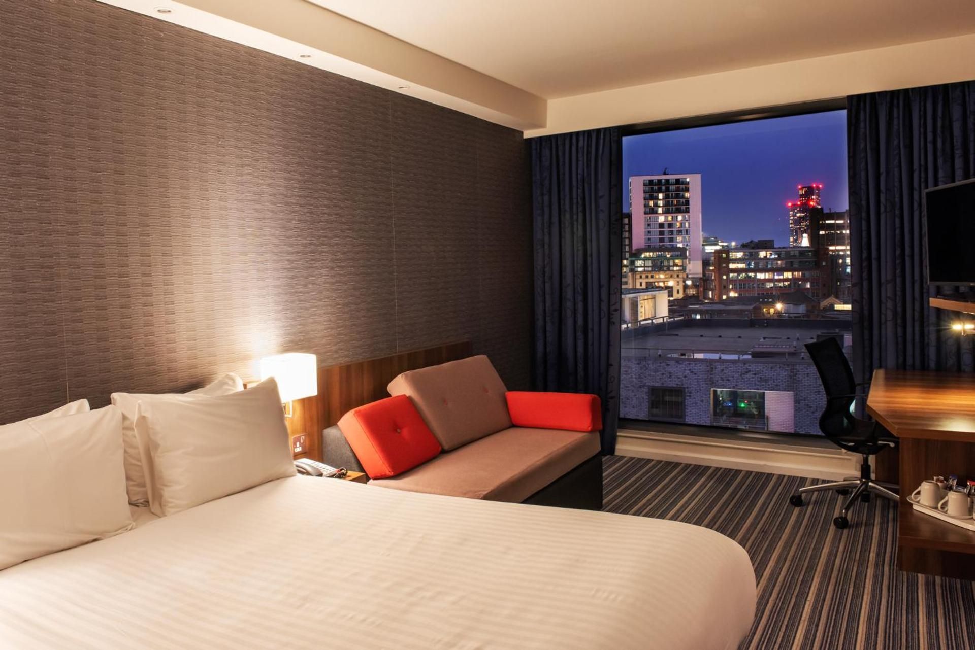 1 Premium Double Bed With City View Free Hot Breakfast