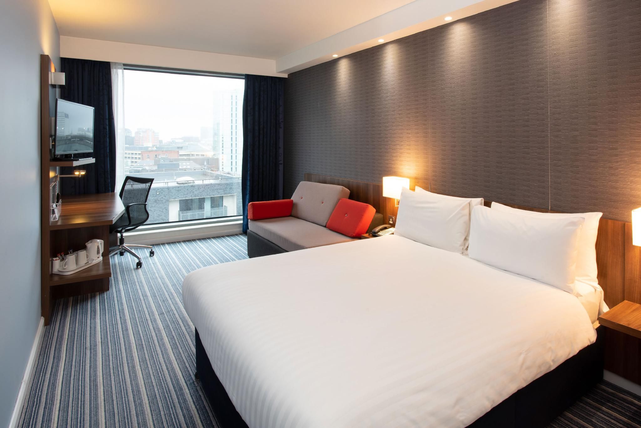1 Double Premium Plus Sofa Bed Free Hot Breakfast