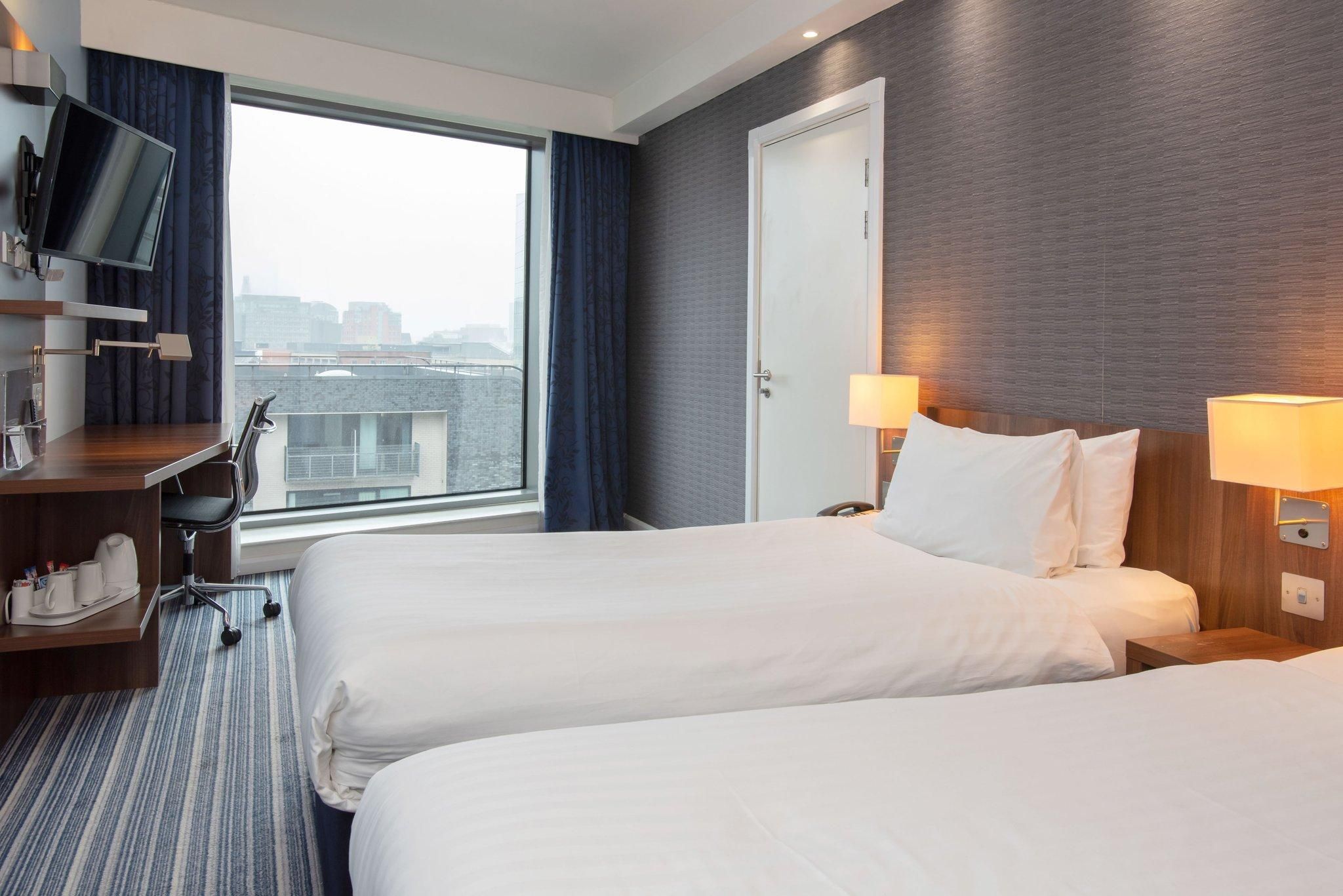 2 Singles Premium Extra Floor Space Free Hot Breakfast