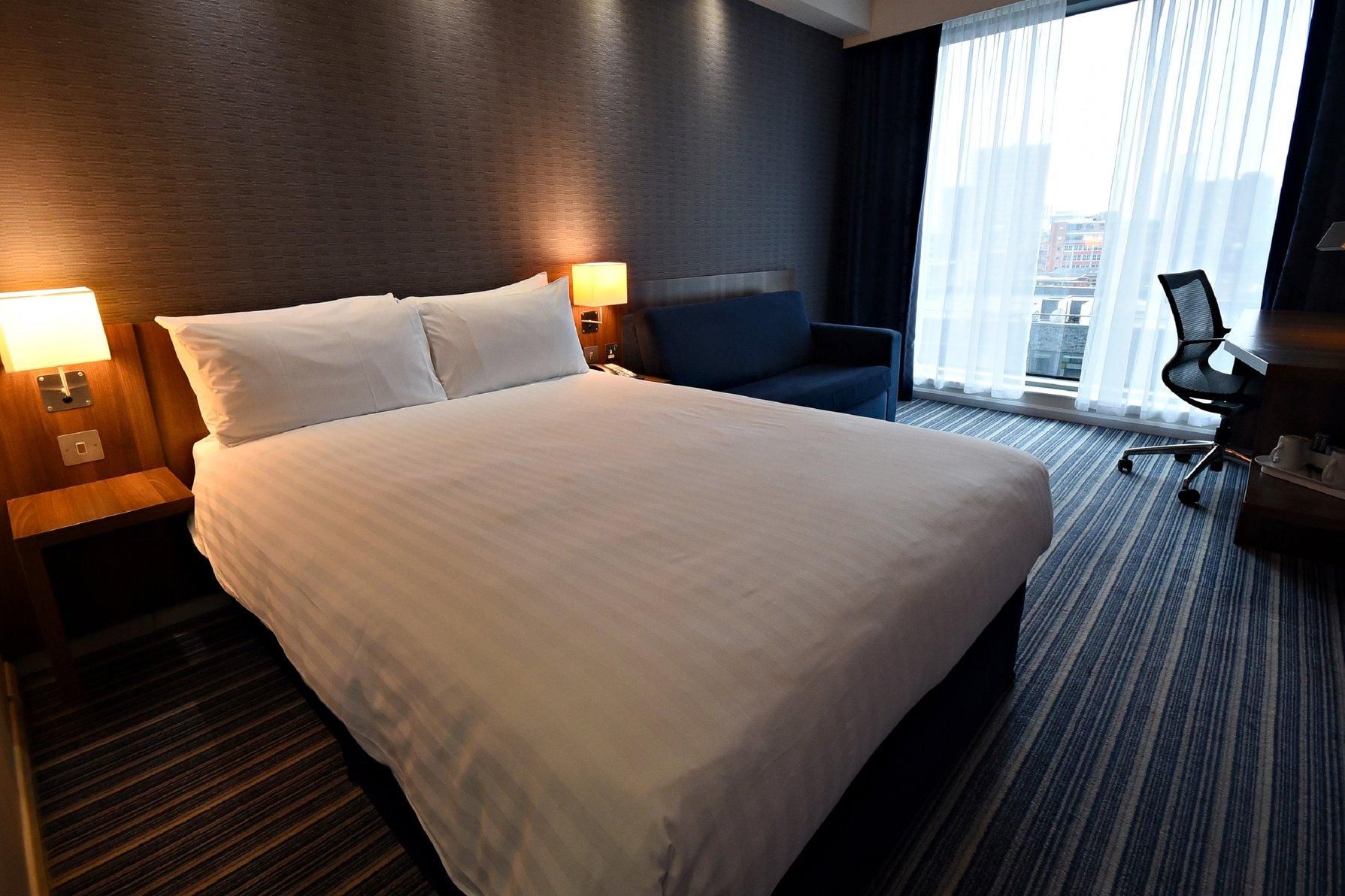 1 Premium Double Bed With City View Free Hot Breakfast