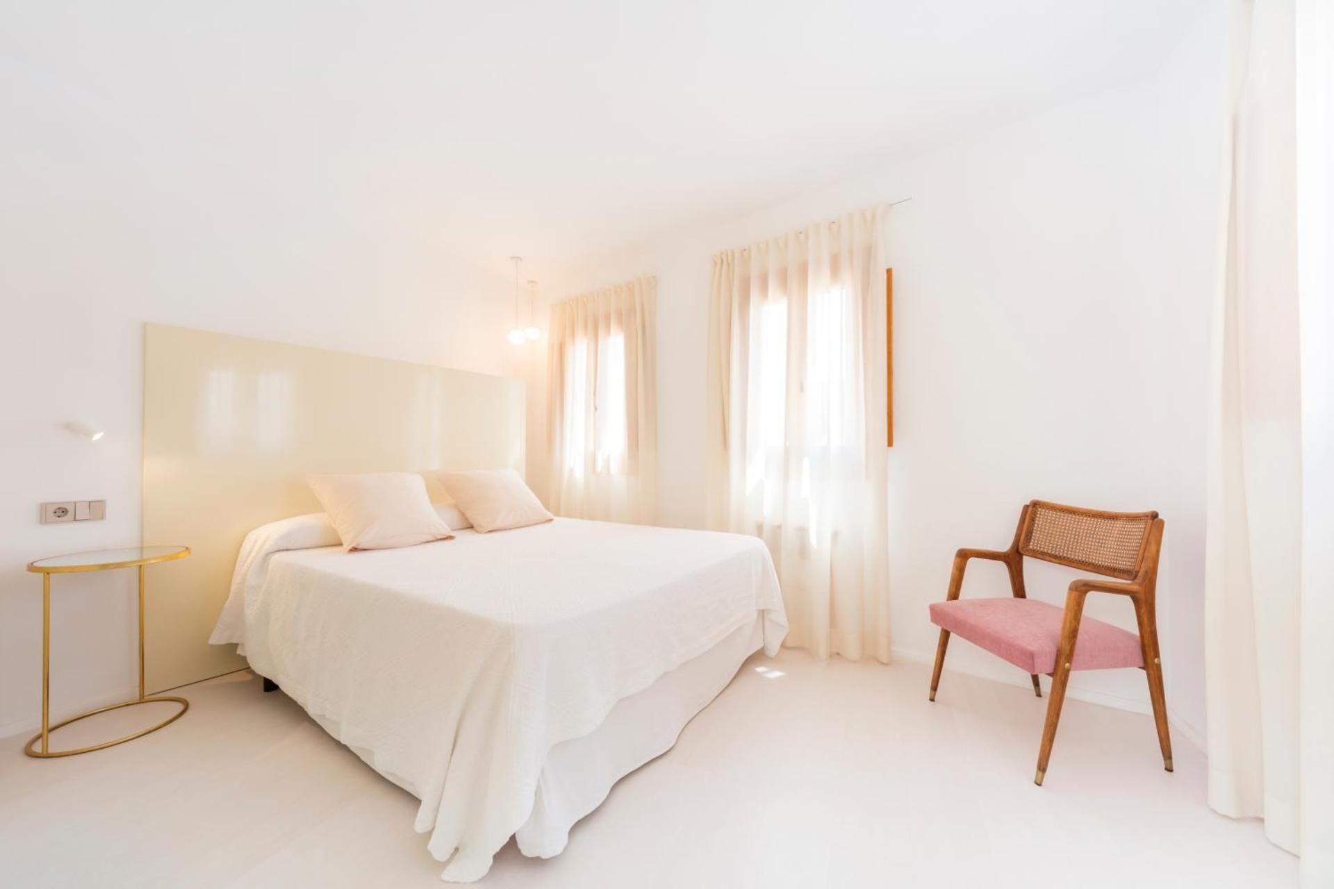 Double Room for Single Use