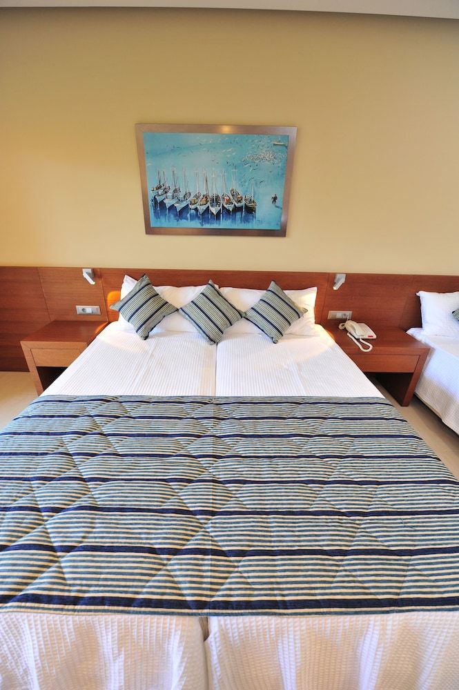 Triple Room, Garden View (Deluxe)
