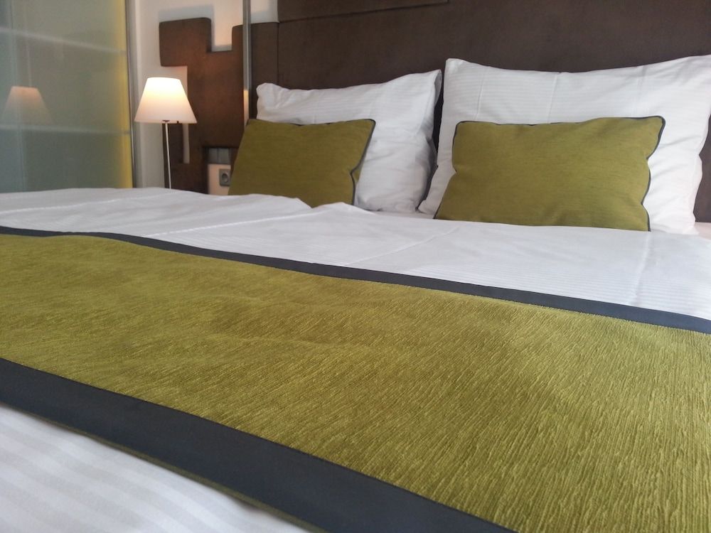 Pure White Standard Double or Twin Room 2