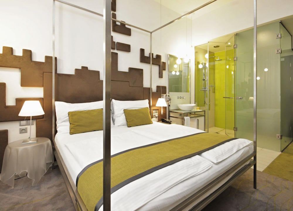 Pure White Standard Double or Twin Room 4