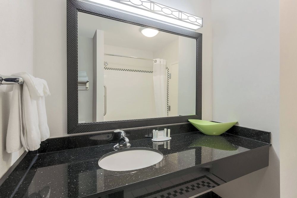 undefined Fairfield Inn & Suites Mahwah 8