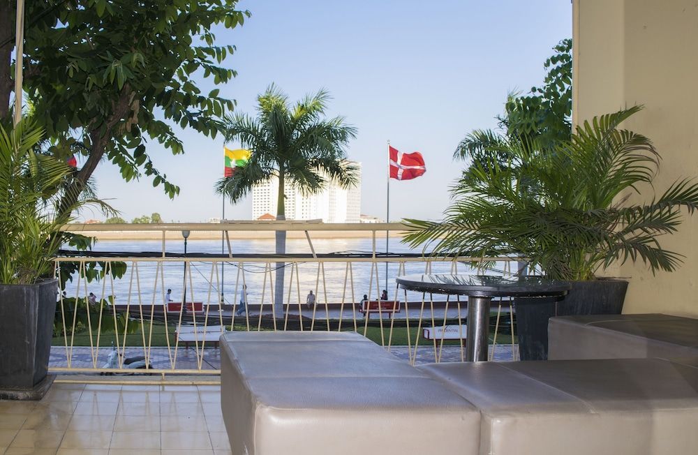 FCC Phnom Penh Boutique Hotel Family Suite, 2 Bedrooms, Balcony, River View 9