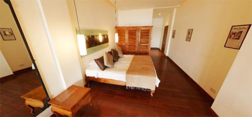 FCC Phnom Penh Boutique Hotel Deluxe Room 5